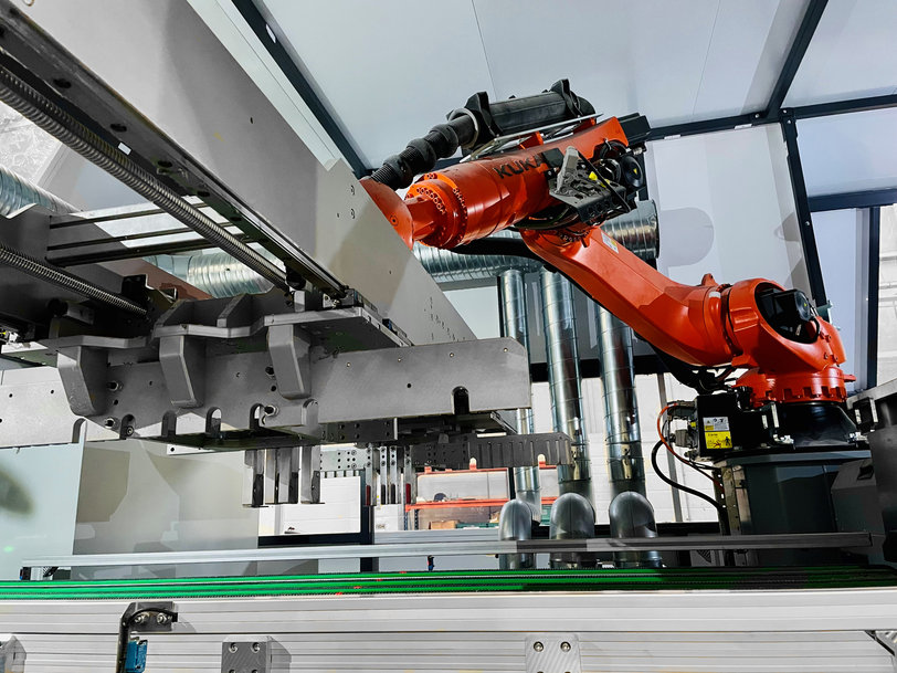 KR QUANTEC im Einsatz gegen Elektroschrott